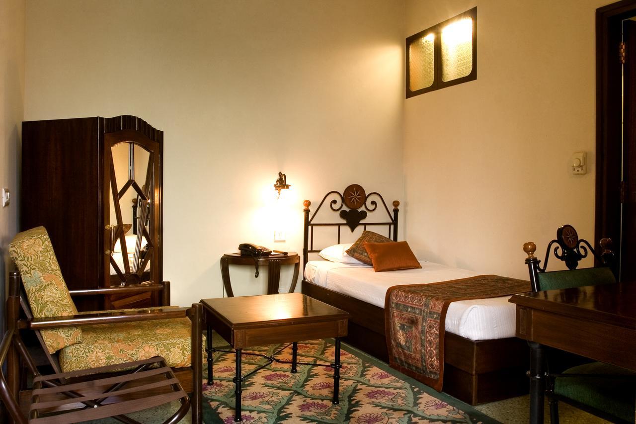 Hotel Broadway Delhi Exteriör bild